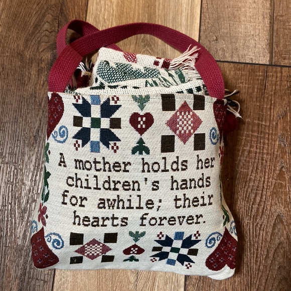 Mohawk Home Mother Gift Set Woven Blanket and Tote Bag - Picture 2 of 11